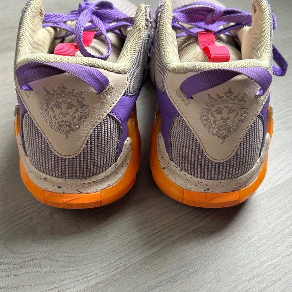 Nike LeBron Witness 7 Low Action Grape Vivid Orange Size 7Y - Picture 3 of 8